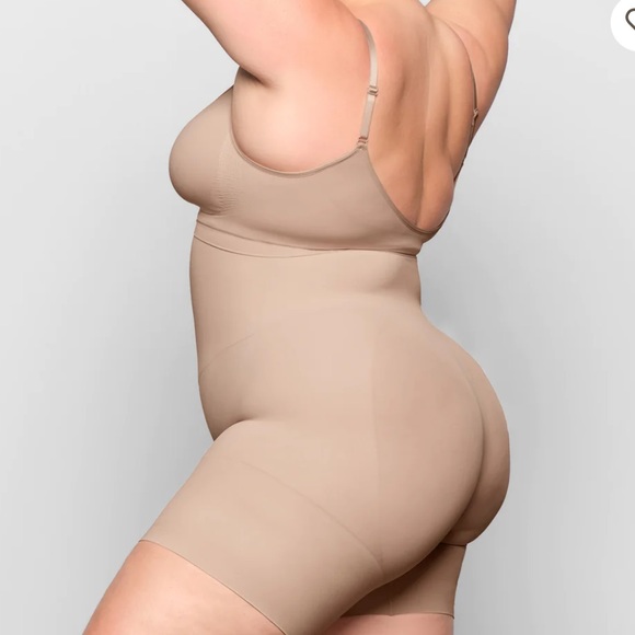 Skims shapewear short , butt enhancing, xxs, new without tags - Picture 2 of 3